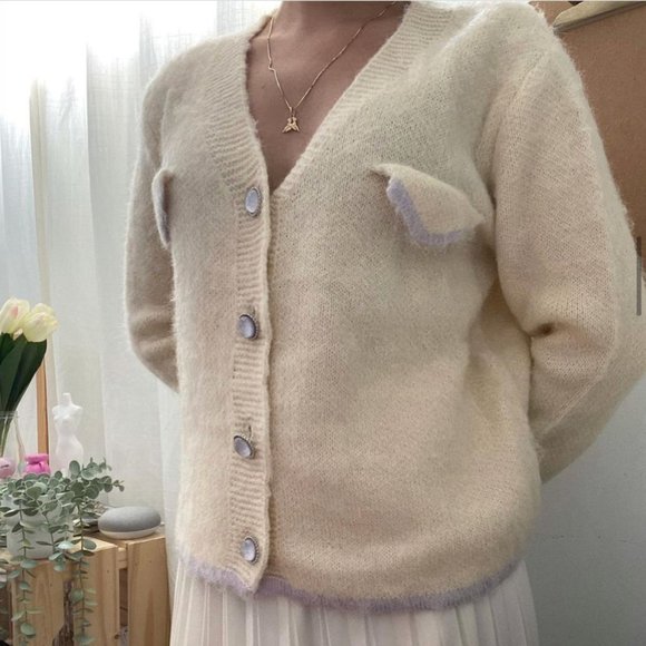 V-neck button-up cardigan - Picture 3 of 5